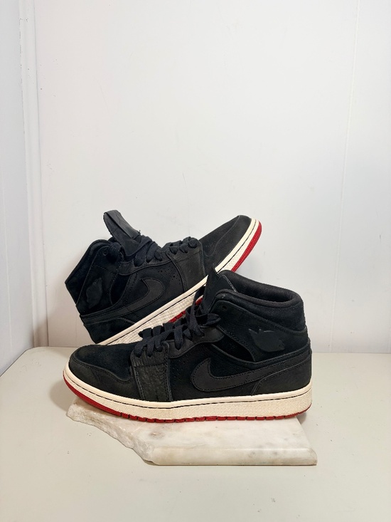 Nike Other - AIR Jordan 1 Mens Size 9 Nouveau Mid Black Red